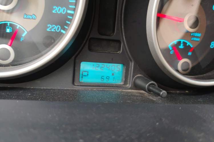 Used Buick Excelle 2015 1.5L Automatic Classic Model Odometer Close Up