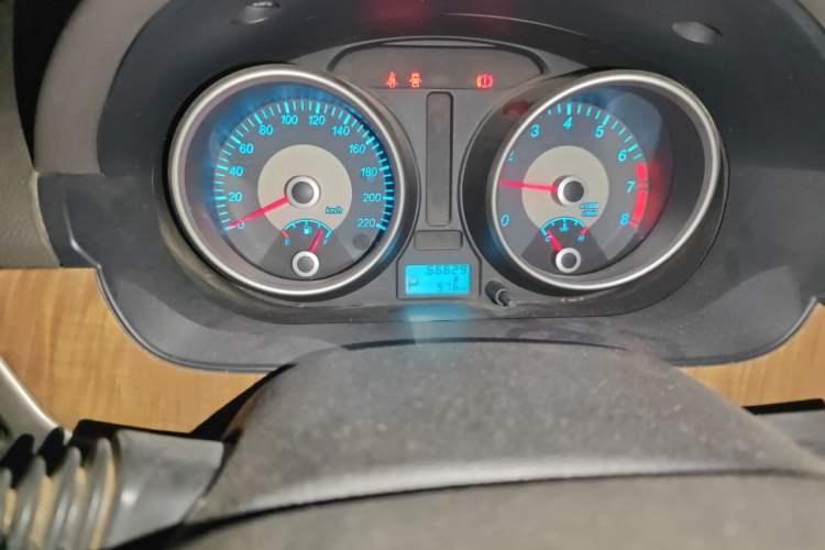 Used Buick Excelle 2015 1.5L Automatic Classic Model Odometer Close Up