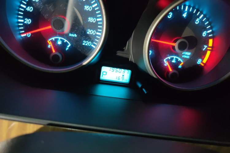 Used Buick Excelle 2015 1.5L Automatic Classic Model Odometer Close Up