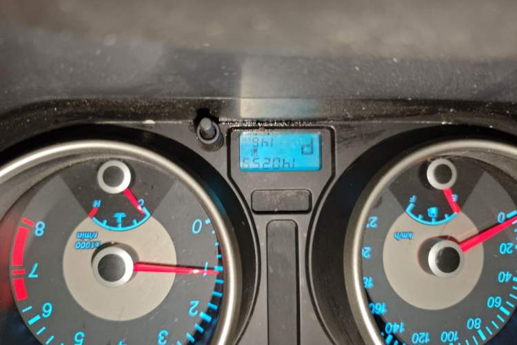 Used Buick Excelle 2015 1.5L Automatic Classic Model Odometer Close Up