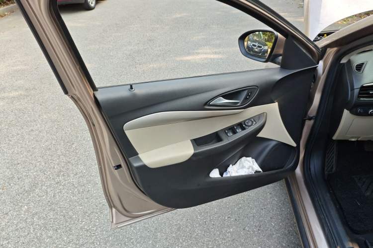Used Buick Excelle 2018 15N CVT Elite Edition Left Front Door Interior