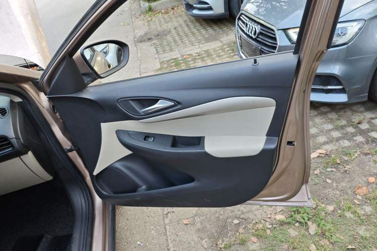 Used Buick Excelle 2018 15N CVT Elite Edition Right Front Door Interior