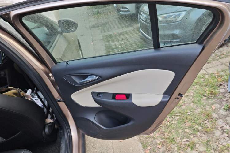 Used Buick Excelle 2018 15N CVT Elite Edition Right Rear Door Interior