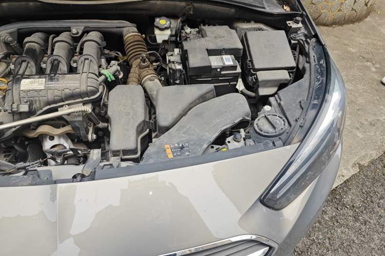 Used Buick Excelle 2018 15N CVT Elite Edition Engine Bay Left