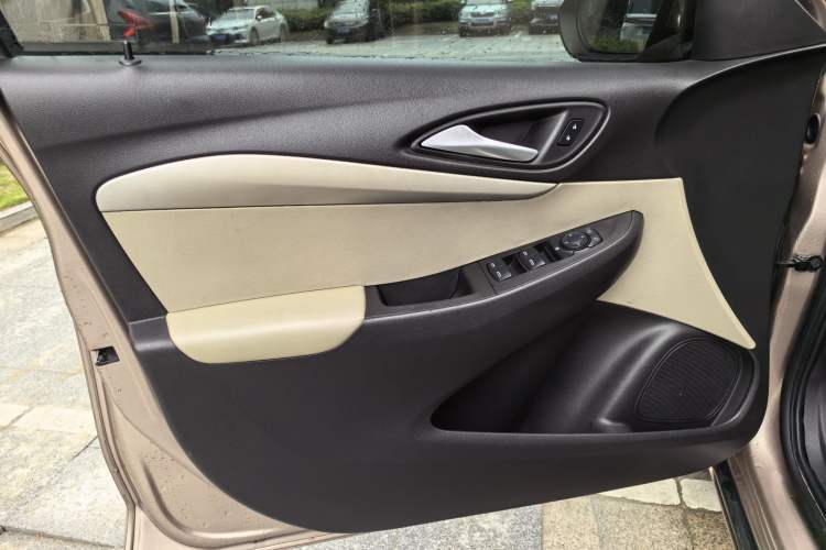 Used Buick Excelle 2018 15N CVT Elite Edition Interior 2