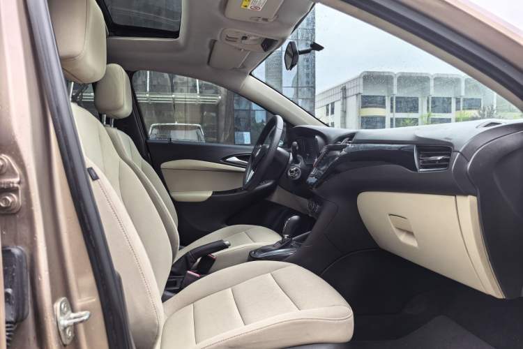 Used Buick Excelle 2018 15N CVT Elite Edition Interior 7