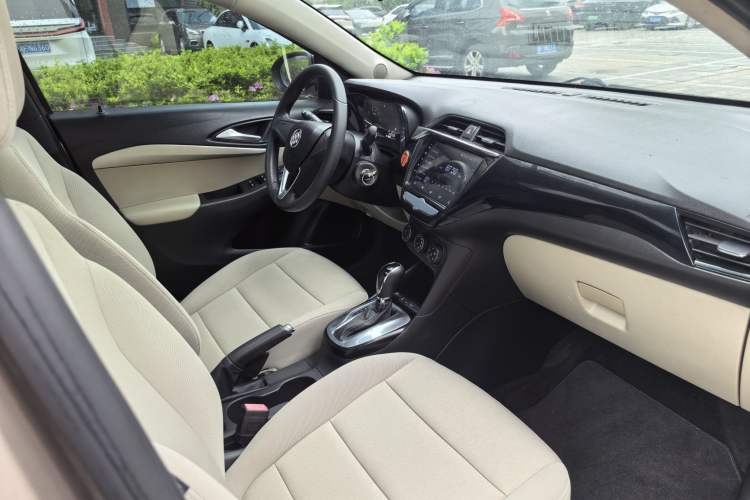 Used Buick Excelle 2018 15N CVT Elite Edition Interior 8