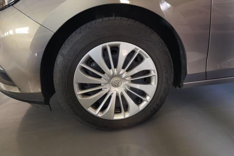 Used Buick Excelle 2018 15N Manual Elite Version Left Front Wheel Hub