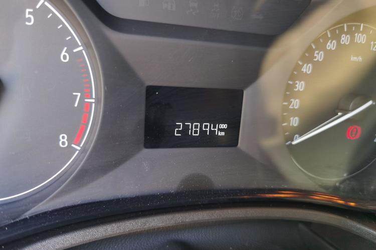 Used Buick Excelle 2018 15N Manual Elite Version Odometer Close Up