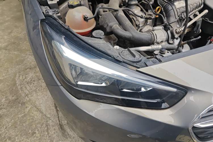 Used Buick Excelle 2018 15N CVT Elite Edition Right Front Headlight