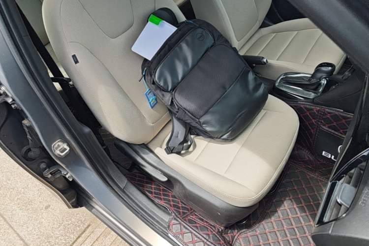 Used Buick Excelle 2018 15N CVT Elite Edition Right Front Seat