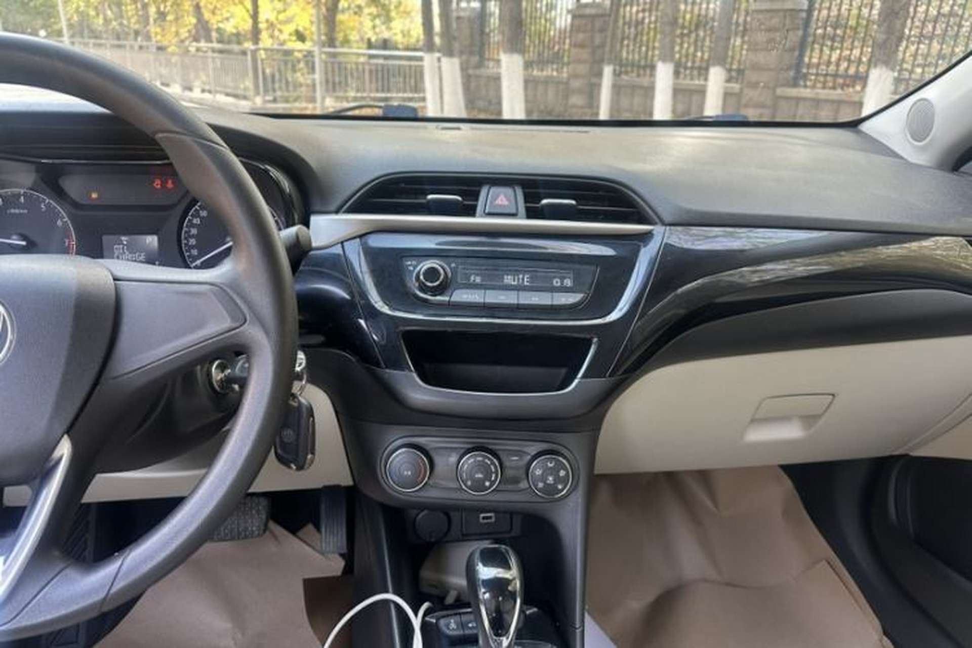 Used Buick Excelle 2018 15N CVT Elite Edition Audio And AC Panel