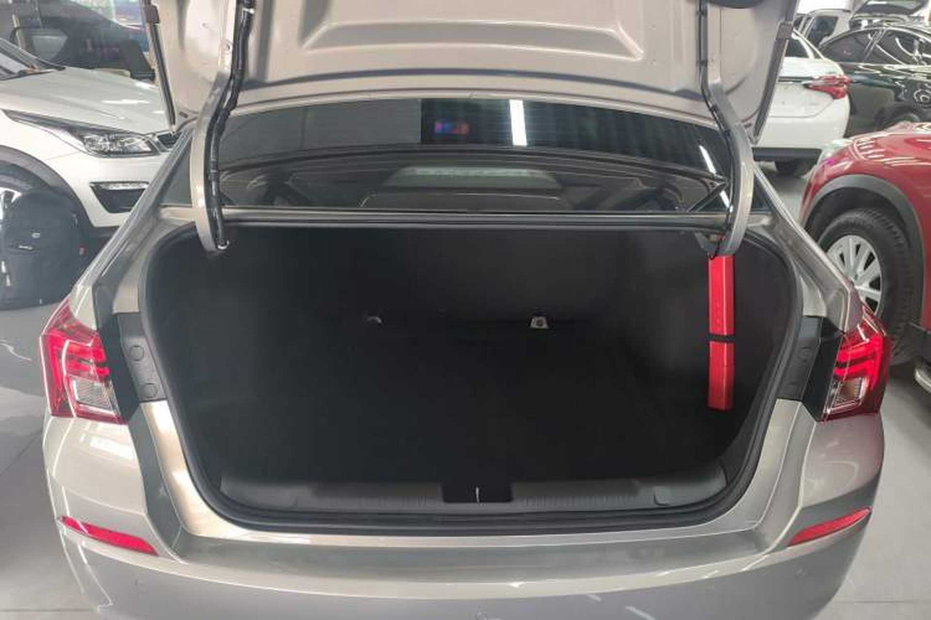 Used Buick Excelle 2018 15N CVT Elite Edition Trunk
