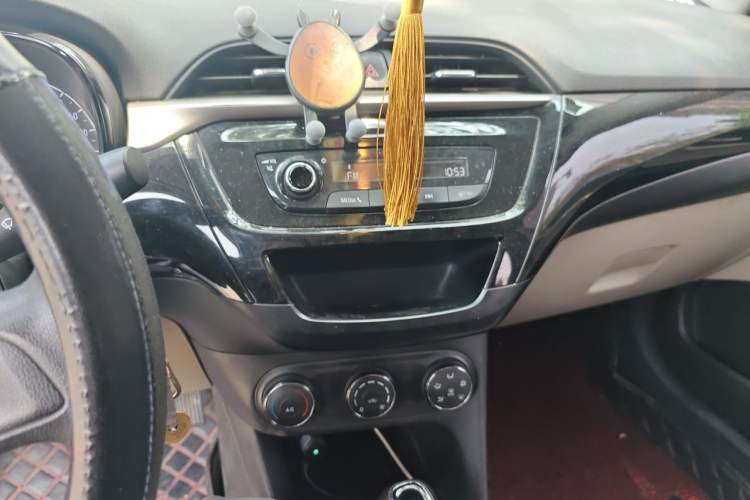 Used Buick Excelle 2018 15N CVT Elite Edition Audio And AC Panel