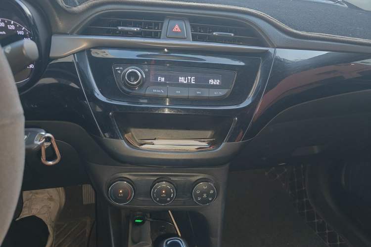 Used Buick Excelle 2018 15N CVT Elite Edition Audio And AC Panel