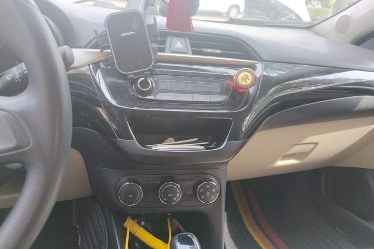 Used Buick Excelle 2018 15N CVT Elite Edition Audio And AC Panel