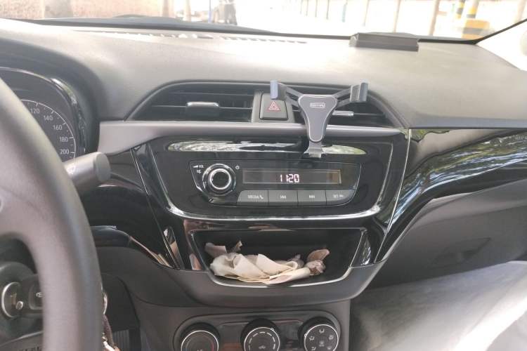 Used Buick Excelle 2018 15N CVT Elite Edition Audio And AC Panel