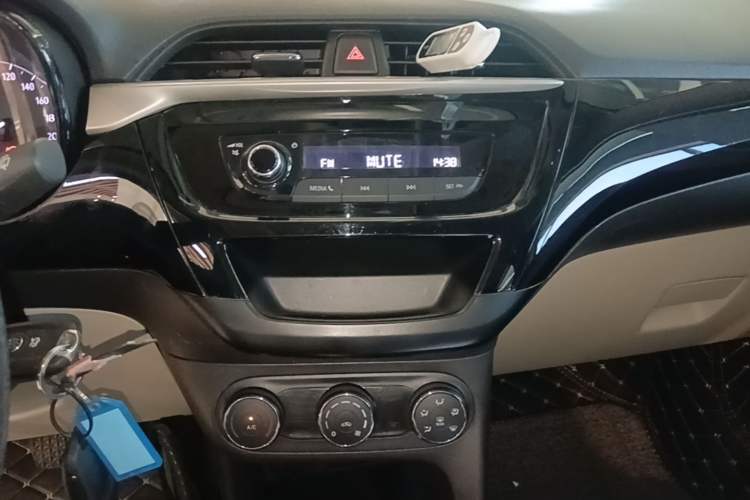 Used Buick Excelle 2018 15N CVT Elite Edition Audio And AC Panel