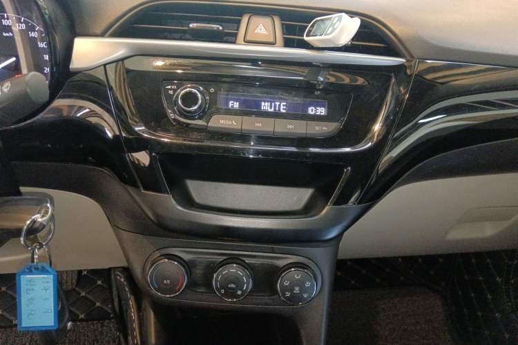 Used Buick Excelle 2018 15N CVT Elite Edition Audio And AC Panel