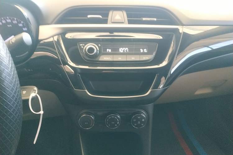 Used Buick Excelle 2018 15N Manual Elite Version Audio And AC Panel