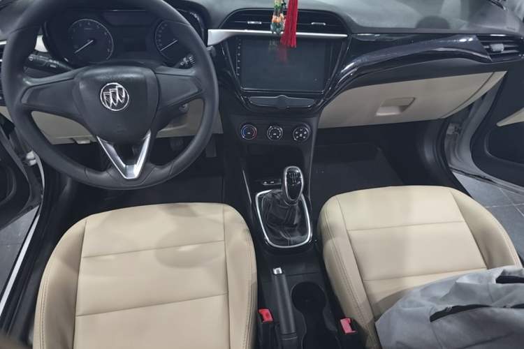 Used Buick Excelle 2018 15N Manual Elite Version Center Console