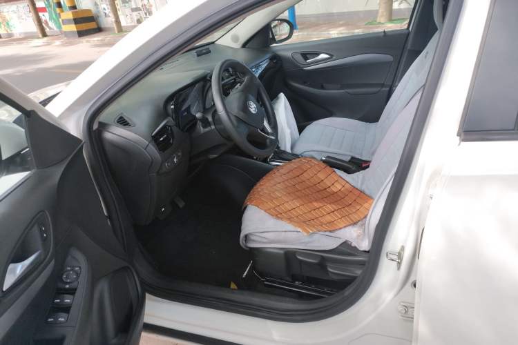 Used Buick Excelle 2018 15N CVT Elite Edition Driver Seat
