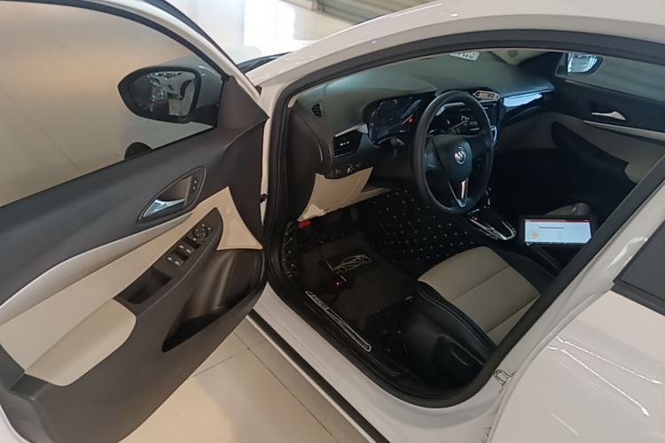 Used Buick Excelle 2018 15N CVT Elite Edition Driver Seat