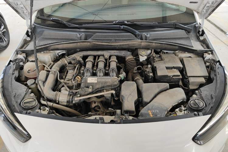 Used Buick Excelle 2018 15N CVT Elite Edition Engine Bay