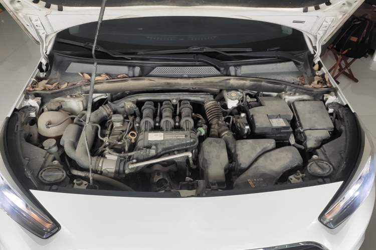 Used Buick Excelle 2018 15N CVT Elite Edition Engine Bay