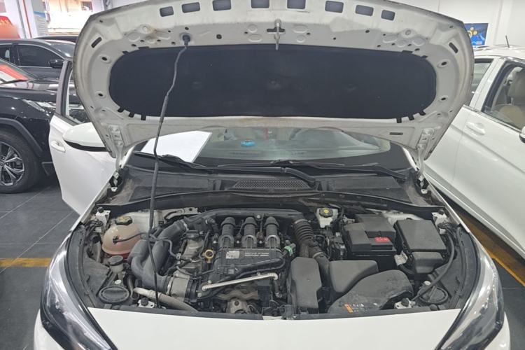 Used Buick Excelle 2018 15N Manual Elite Version Engine Bay