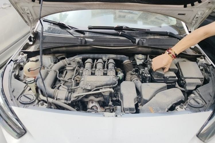 Used Buick Excelle 2018 15N CVT Elite Edition Engine Bay