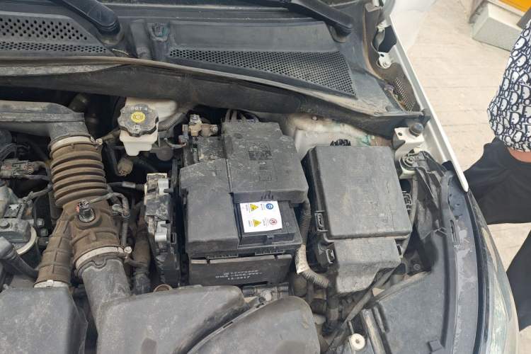 Used Buick Excelle 2018 15N CVT Elite Edition Engine Bay Left