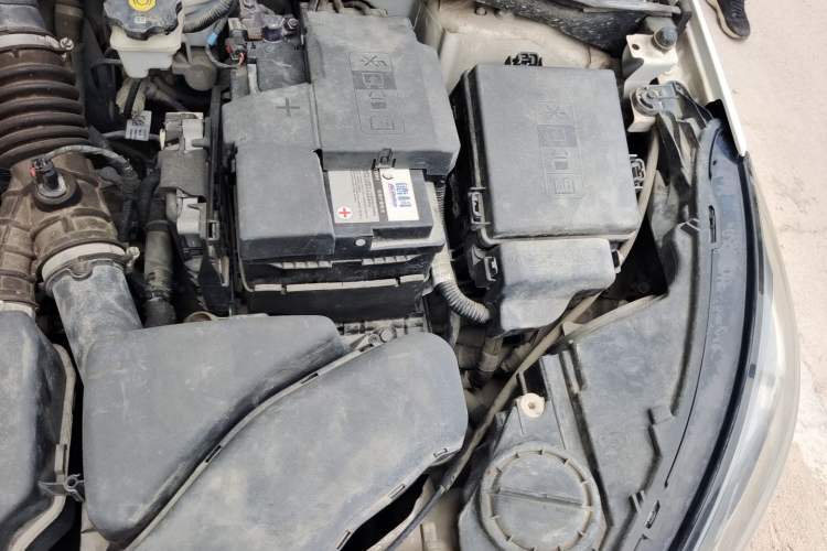 Used Buick Excelle 2018 15N CVT Elite Edition Engine Bay Left