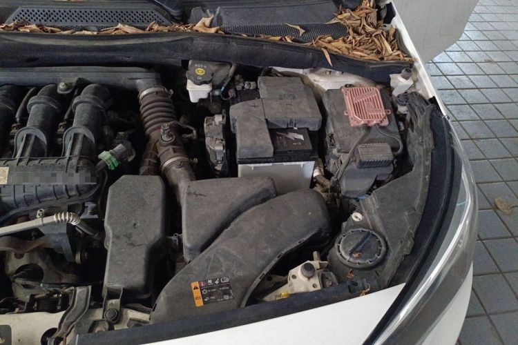 Used Buick Excelle 2018 15N CVT Elite Edition Engine Bay Left