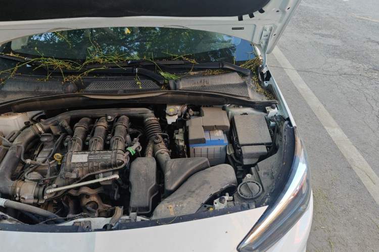 Used Buick Excelle 2018 15N Manual Elite Version Engine Bay Left
