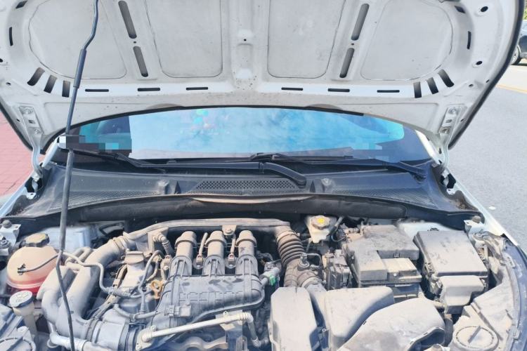 Used Buick Excelle 2018 15N CVT Elite Edition Engine Bay