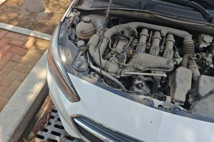 Used Buick Excelle 2018 15N CVT Elite Edition Engine Bay Right