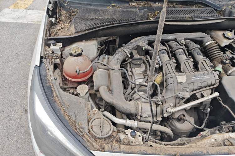 Used Buick Excelle 2018 15N Manual Elite Version Engine Bay Right