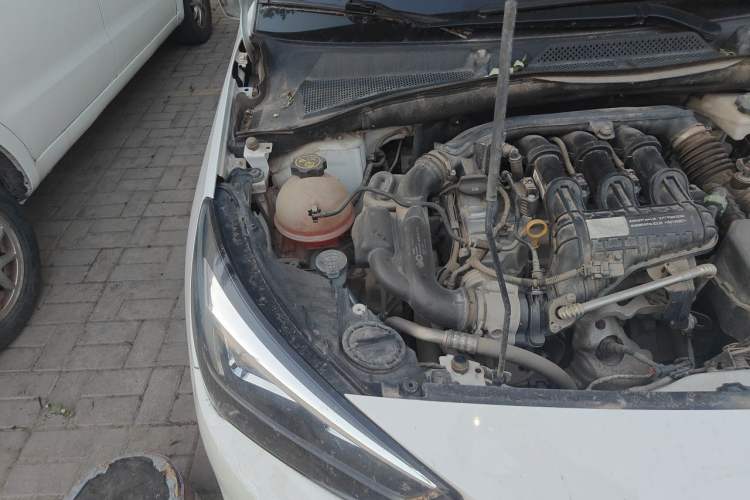 Used Buick Excelle 2018 15N CVT Elite Edition Engine Bay Right