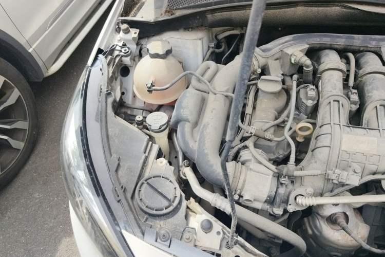 Used Buick Excelle 2018 15N CVT Elite Edition Engine Bay Right
