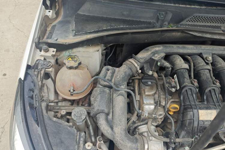 Used Buick Excelle 2018 15N CVT Elite Edition Engine Bay Right