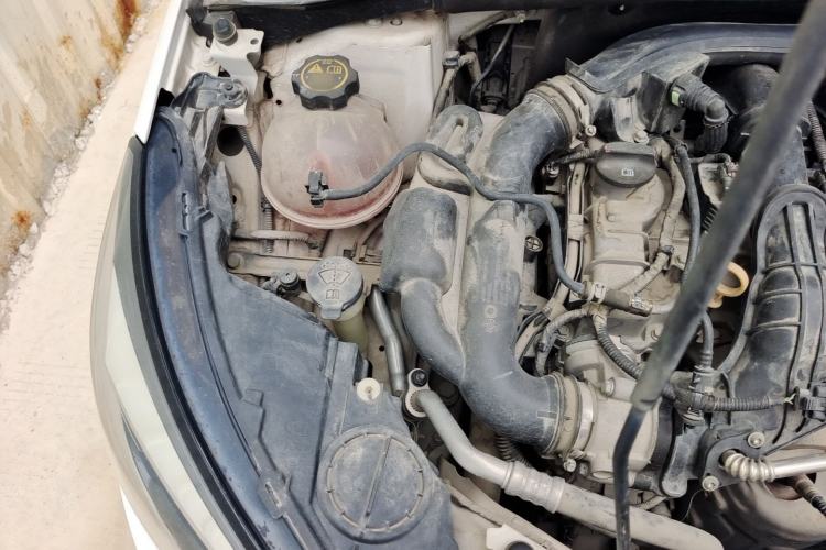 Used Buick Excelle 2018 15N CVT Elite Edition Engine Bay Right