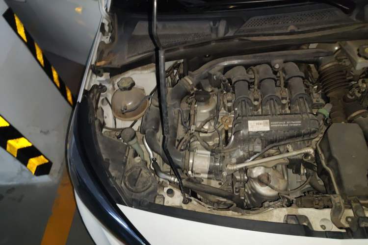 Used Buick Excelle 2018 15N CVT Elite Edition Engine Bay Right
