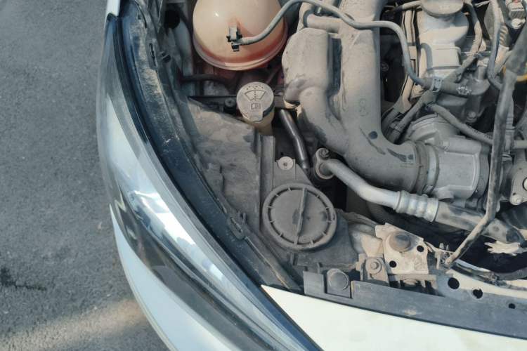 Used Buick Excelle 2018 15N CVT Elite Edition Engine Bay Right
