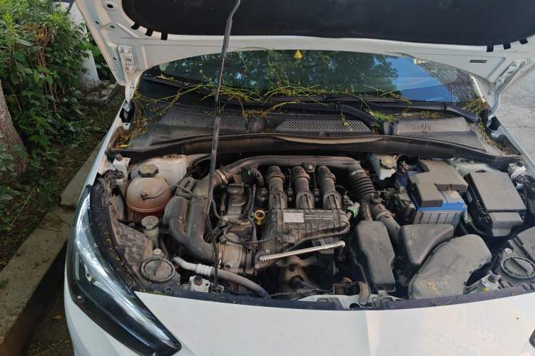 Used Buick Excelle 2018 15N Manual Elite Version Engine Bay Right