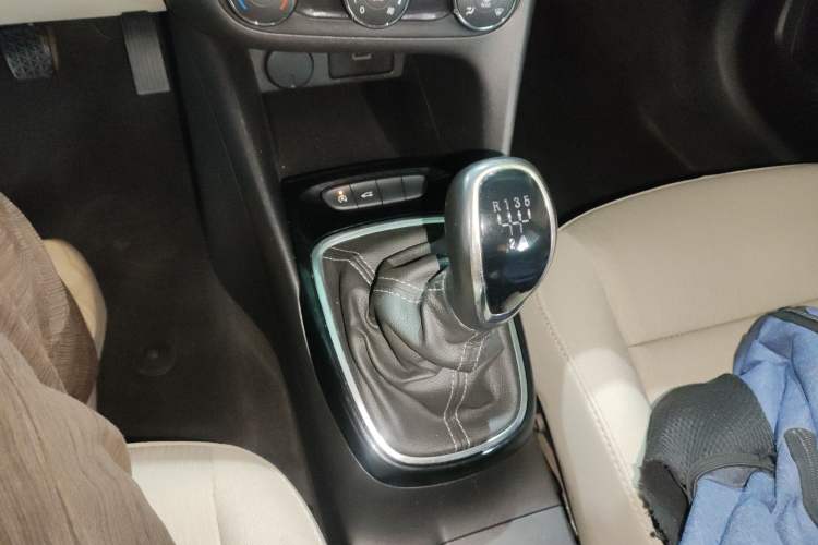 Used Buick Excelle 2018 15N Manual Elite Version Gear Lever