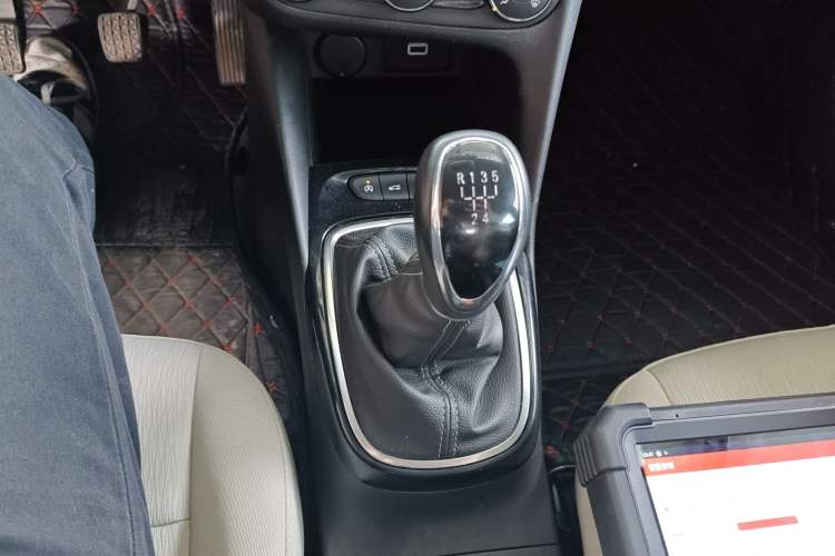 Used Buick Excelle 2018 15N Manual Elite Version Gear Lever