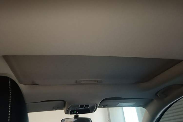 Used Buick Excelle 2018 15N CVT Elite Edition Headliner