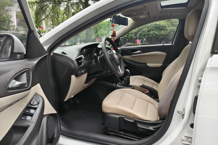 Used Buick Excelle 2018 15N Manual Elite Version Interior 1
