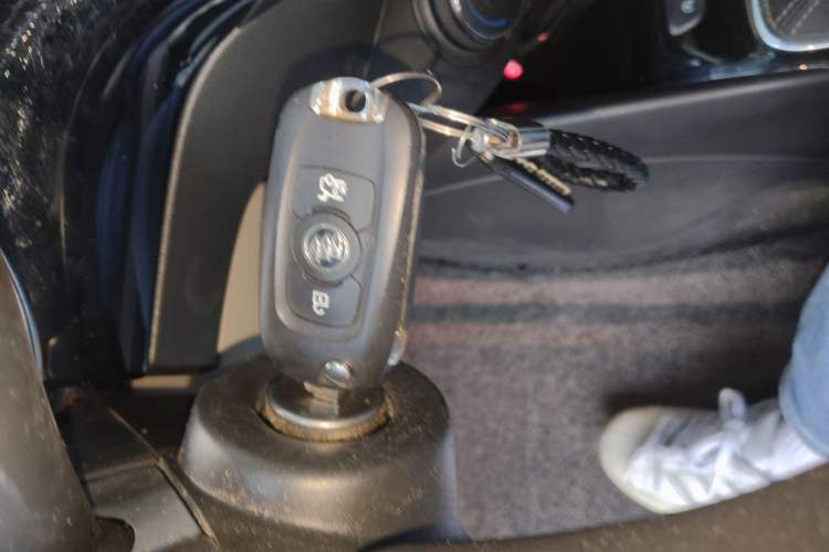 Used Buick Excelle 2018 15N Manual Elite Version Interior 1